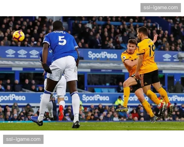 埃弗顿逆风球抢回15分联赛第三，勒温禁区统治力成进攻支点